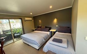 Motel Strahan